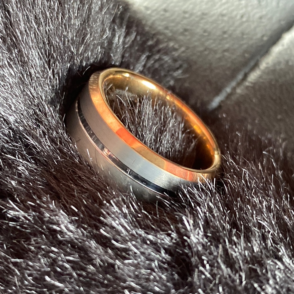 Men’s size 9 ring